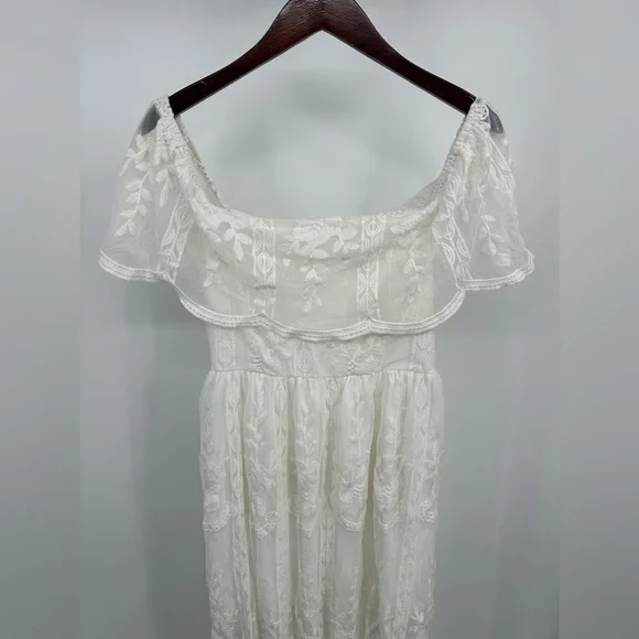 Cream Off-Shoulder Sleeveless Wedding Gown - Picture 2 of 7